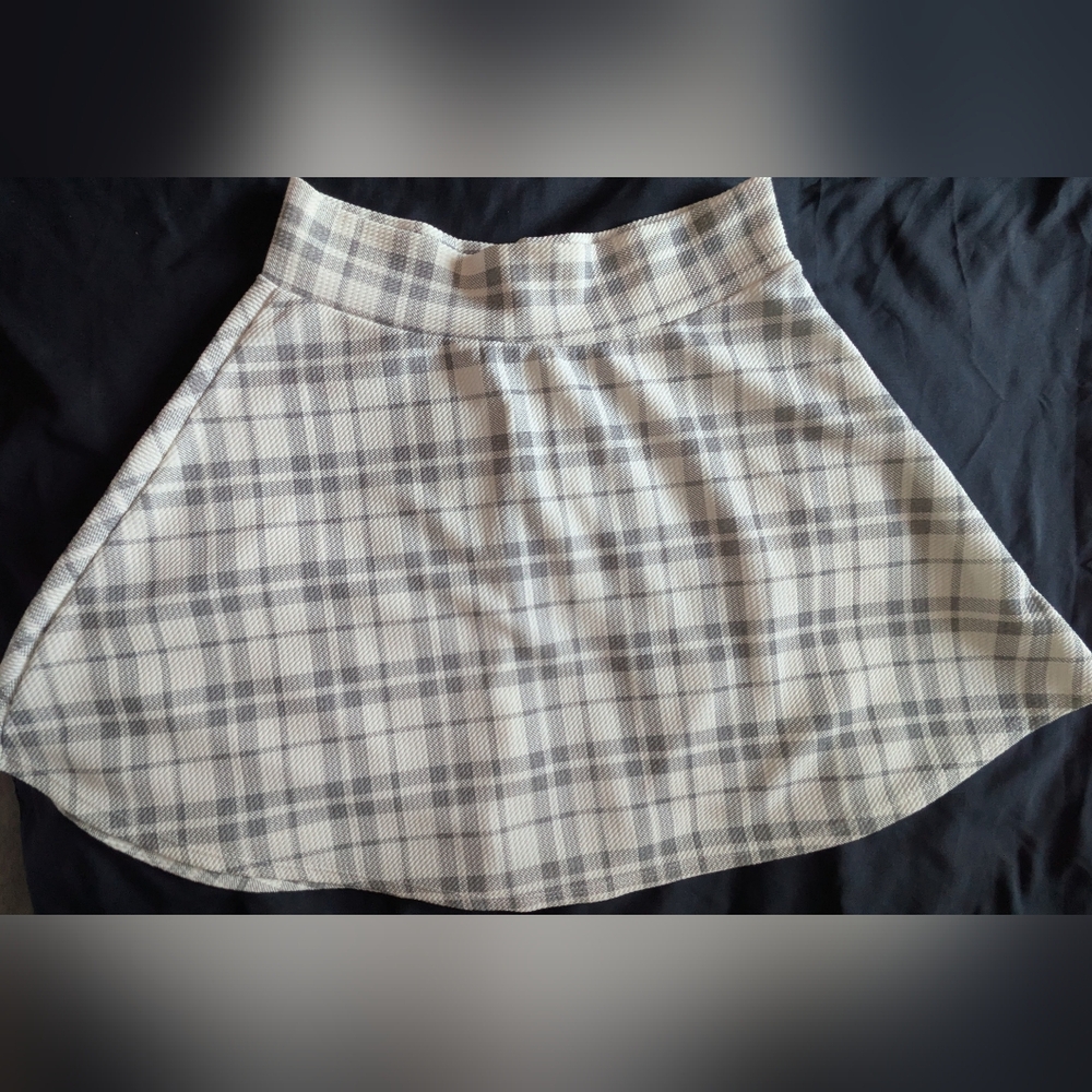 Charlotte Russe Plaid A-Line Mini Skirt in Gray and Cream